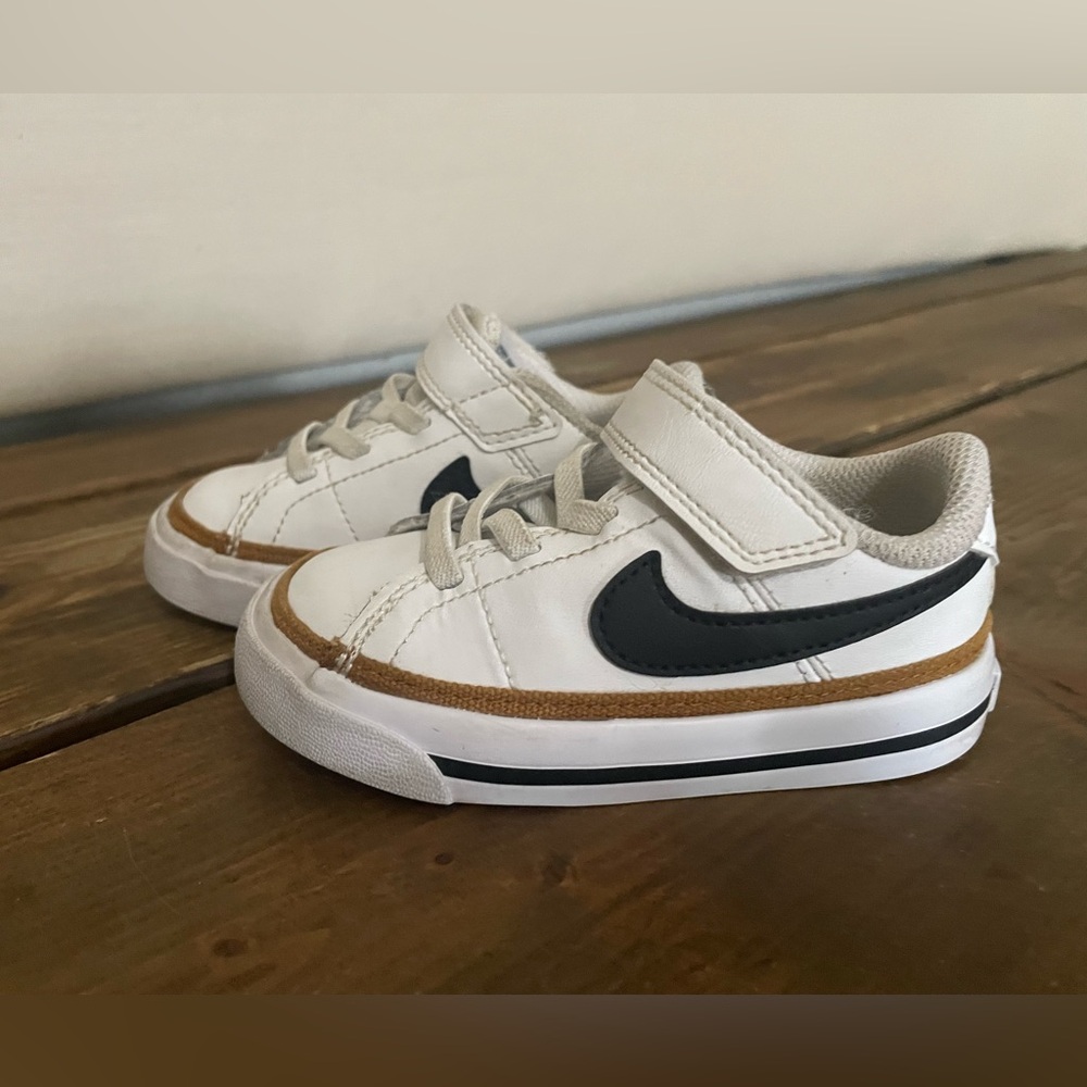 Nike court toddler size 6. Gently used
